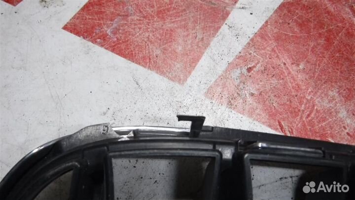 Решетка радиатора левая BMW X1 (F48) 2016