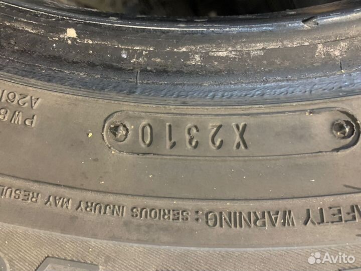 Dunlop SP Winter Ice 01 215/65 R16