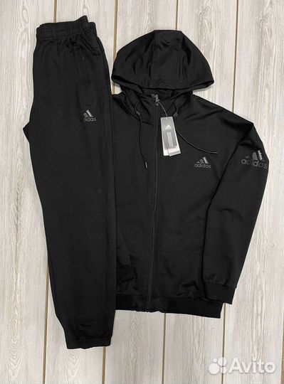 Мужской спортивный костюм adidas