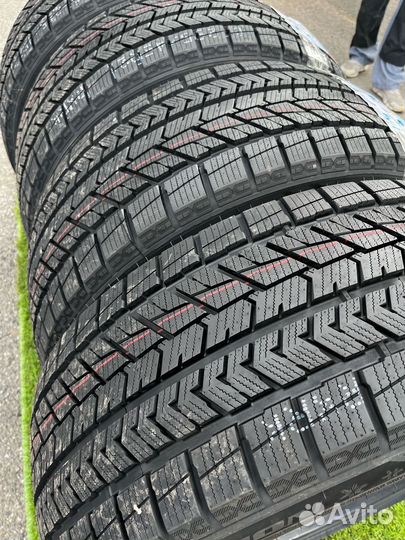 Unistar Ice Protection 265/55 R19