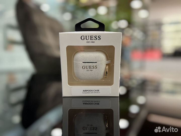 Чехол Guess на AirPods