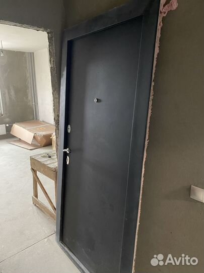 Дверь входная металлическая от застройщика