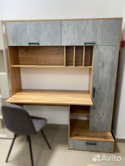 Письменный стол