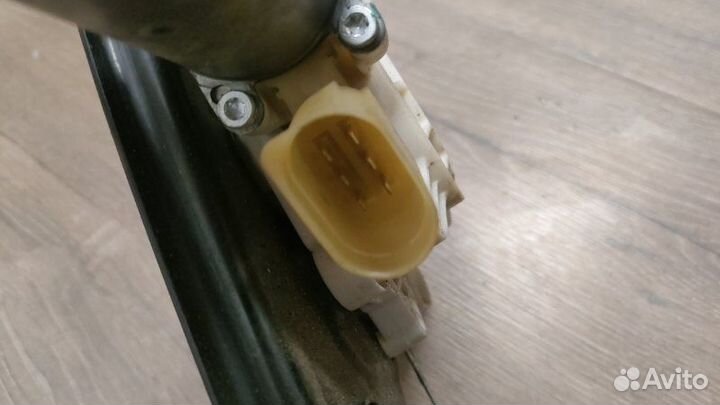 Стеклоподъемник правый Bmw X5 E70 N62N 4.8I 2010