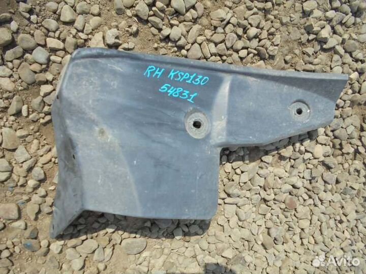 Подкрылок задний правый Toyota Vitz KSP130 1KR-FE