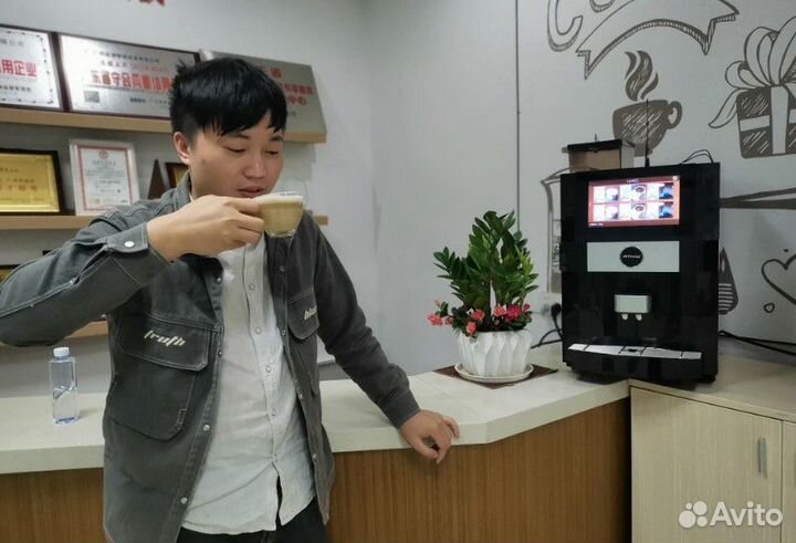 Профессиональная кофемашина для кафе Jetinno