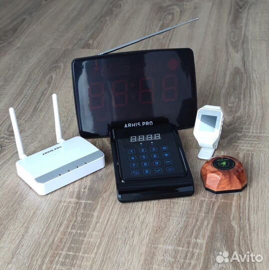 Кнопка вызова официанта с табло оповещения