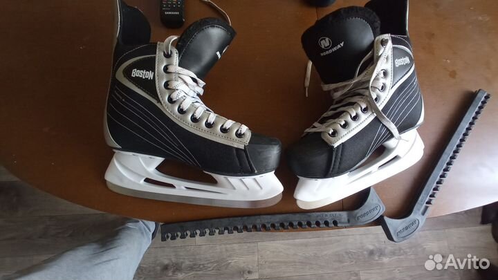 Коньки хоккейные