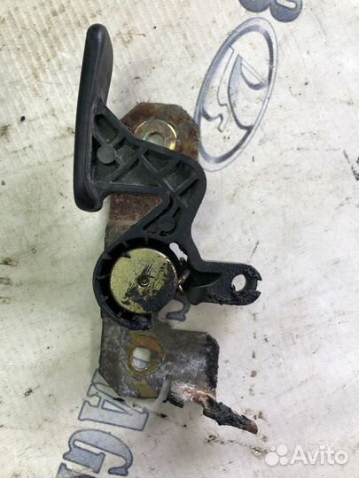 Ручка открывания багажника Ford mondeo 1