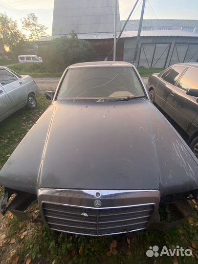 Капот от mercedes 124