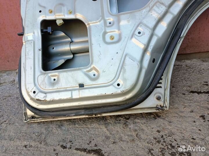 Дверь задняя правая Pajero 2