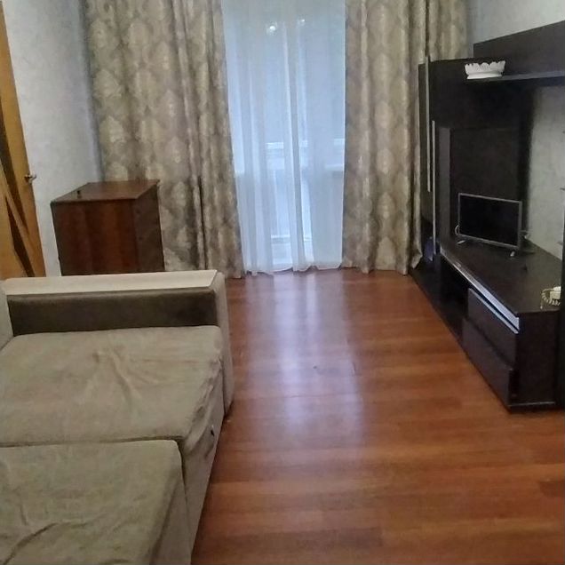 2-к. квартира, 43 м², 3/5 эт.