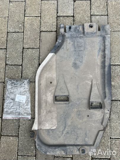 Защита двигателя mercedes A2465201523