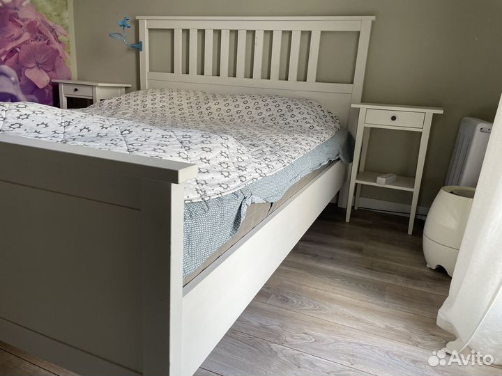 Кровать икеа и 2 тумбочки