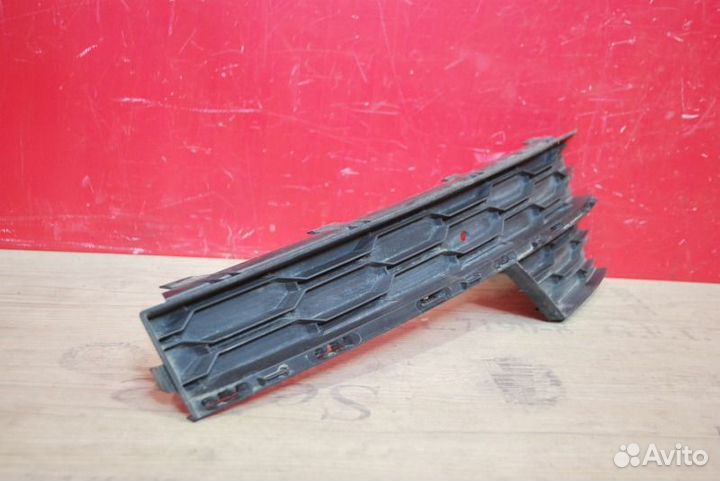 Решетка в бампер передняя правая Skoda Octavia