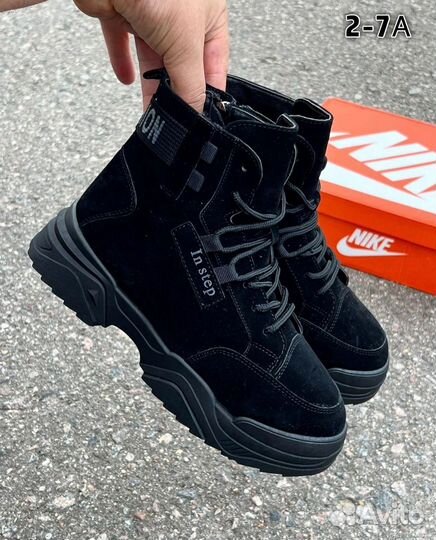 Кроссовки женские