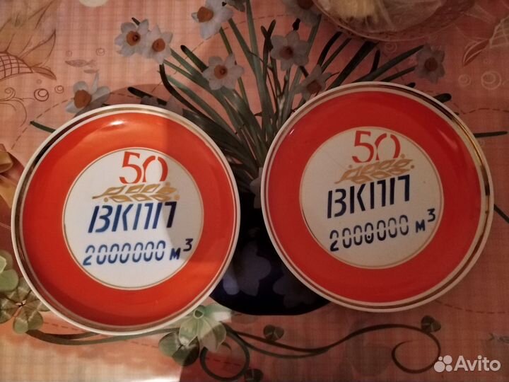 Сервизы и старинные тарелки