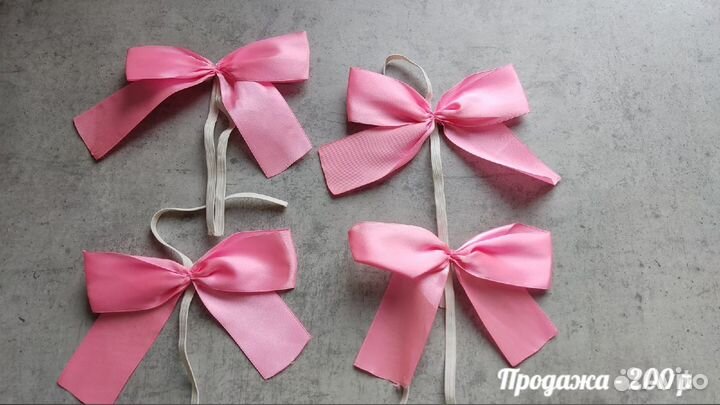 Свадебные украшения на автомобили в розовом цвете