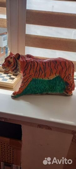 Садовая статуетка тигр