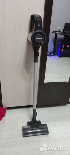 Пылесос Redmond RV-UR362