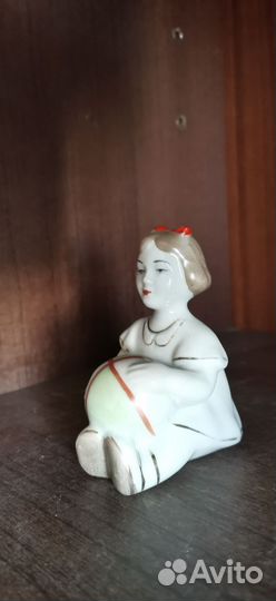 Статуэтка СССР Девочка с мячиком