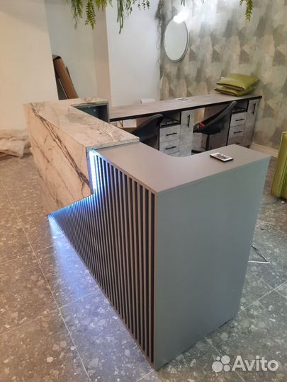 Стойка ресепшн