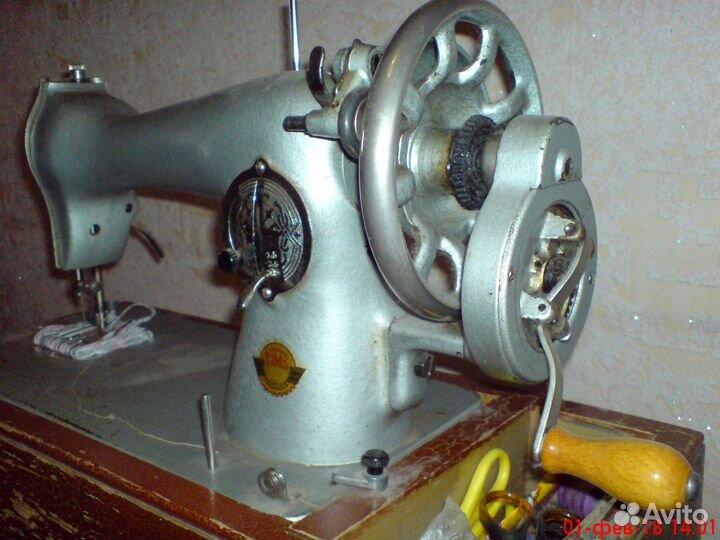Старая швейная машинка