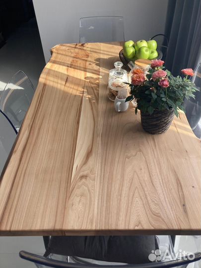 Кухонный стол из массива светлое дерево