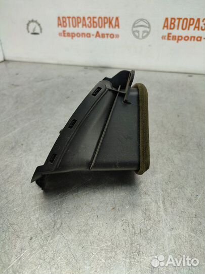 Дефлектор воздуховода левый Honda Civic 4D седан