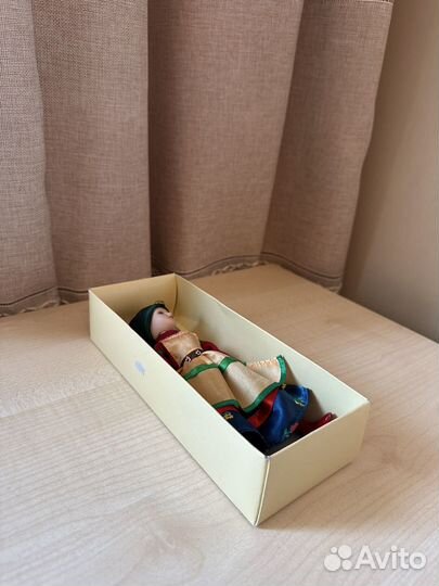 Фарфоровая кукла