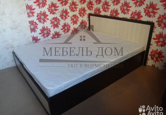 Кровать с матрасом