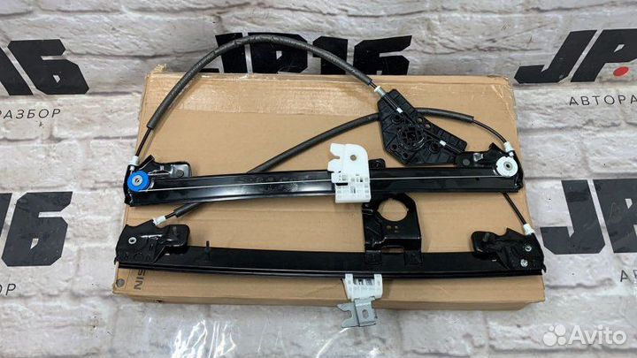 Стеклоподъемник двери передний правый Infiniti