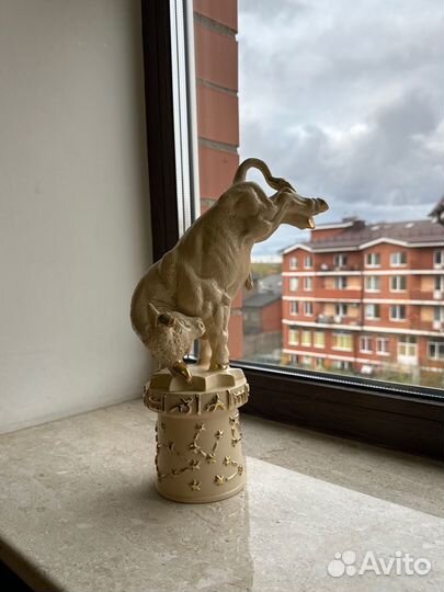 Статуэтка телец