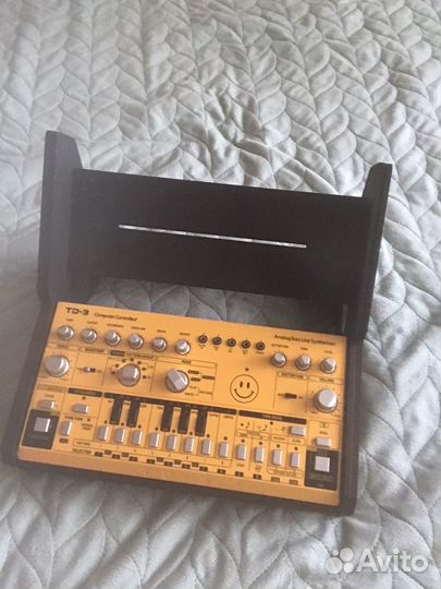 Stand for behringer (td-3, rd-6, td-3 mo)