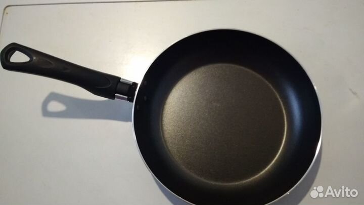 Сковорода новая 24 см