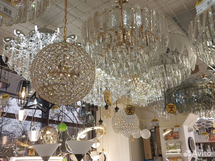 Люстры и светильники