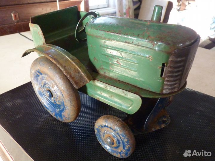 Детская игрушка трактор 50х. годов