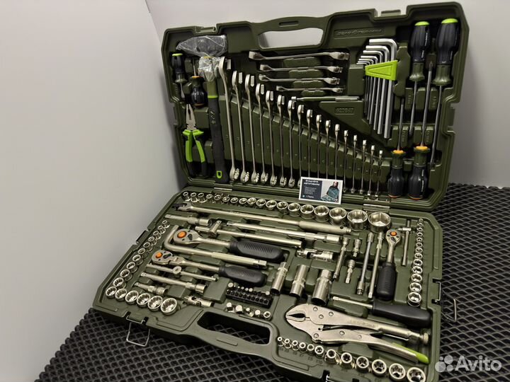 Набор инструментов Дело Техники новый