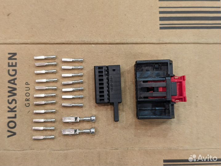 Разъем блока управления передней двери VW Skoda au