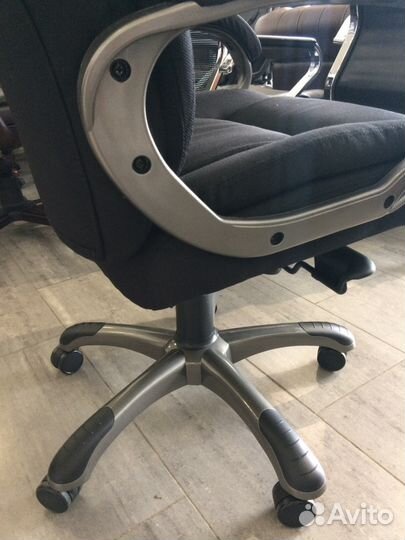 Большое компьютерное кресло до 180 кг. новое