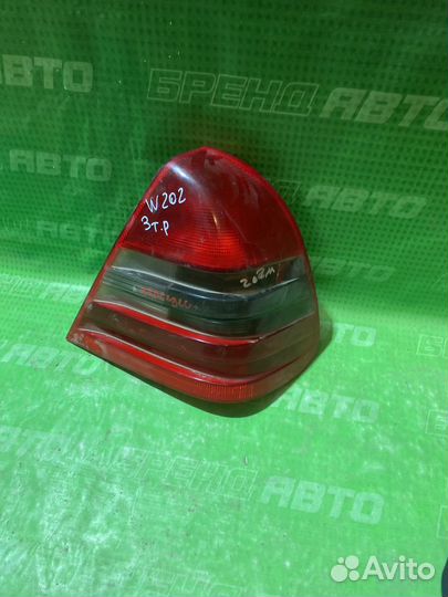 Стоп-сигнал правый Mercedes-Benz W202