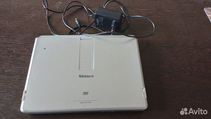 Портативный DVD shinco, не вкючается