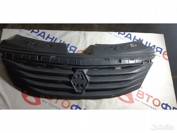 Решетка радиаторная, 8200752748 renault logan, 3049230