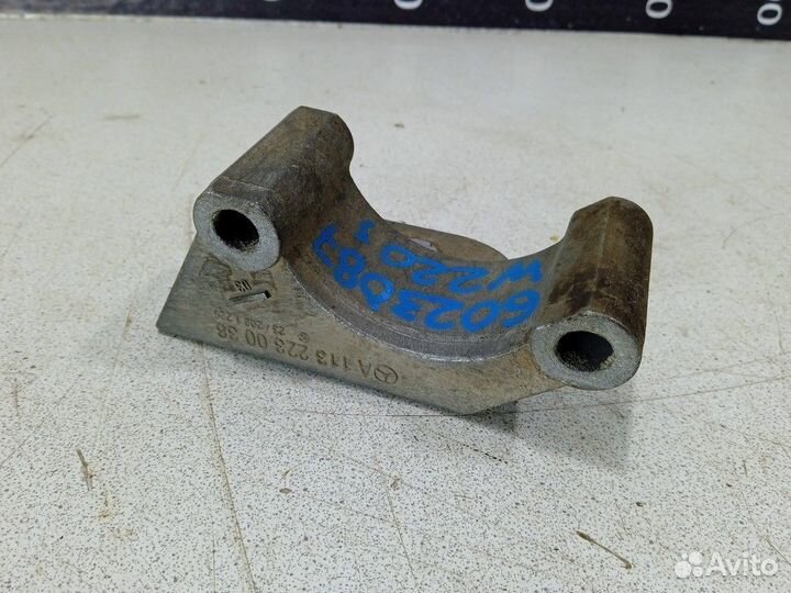 Кронштейн двигателя