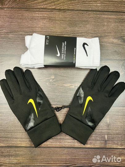 Перчатки Nike