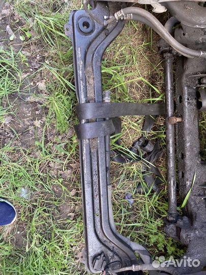 Суппорт радиатора нижний Mercedes ml164