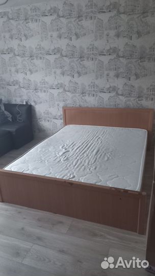 Кровать
