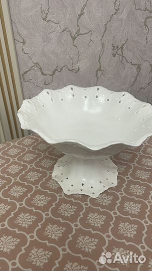 Ваза для фруктов на ножке