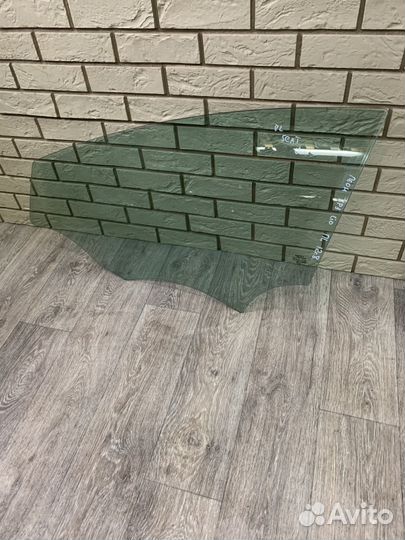 Seat Leon (1P1) Стекло двери передней левой