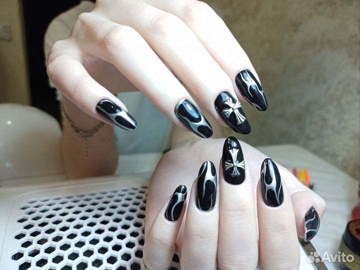 Модель на маникюр